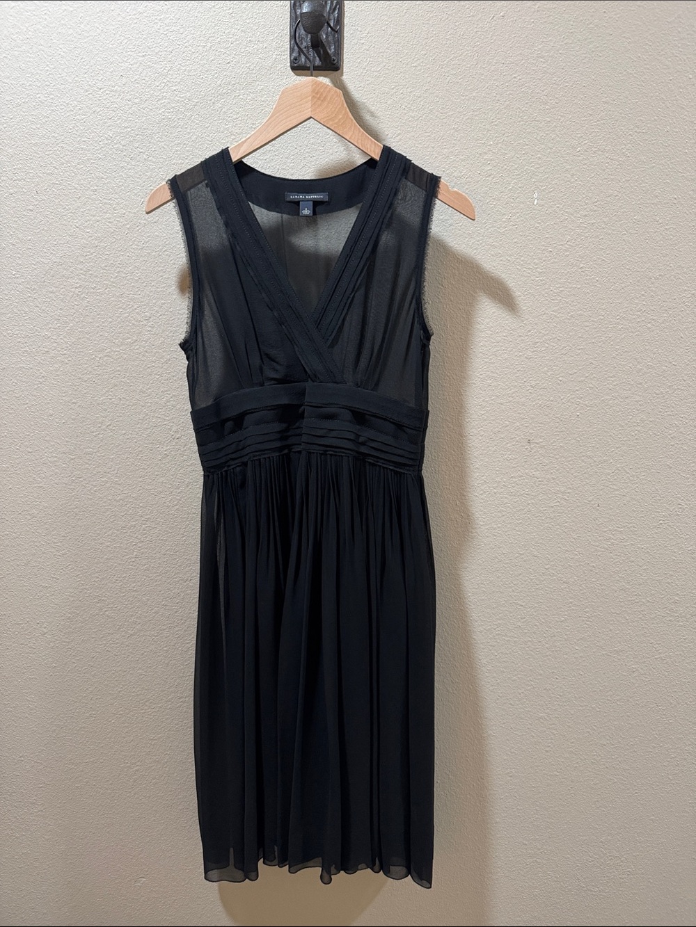 Sheer Banana Republic Black Sleeveless V-Neck Chiffon Dress